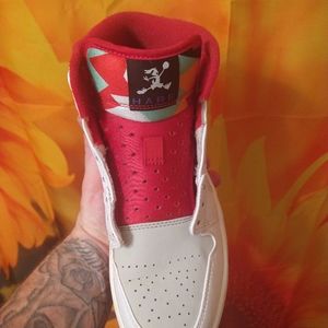 RARE Air Jordan 1 mid WB Bugs Bunny edition 2015